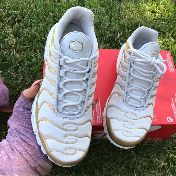 NWOB NIKE AIR MAX PLUS WOMENS SIZE 7.5 - Picture 7 of 11